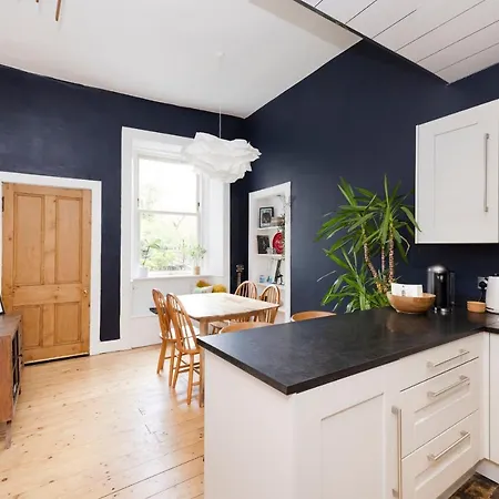 Altido Striking Apt Near Fountain Park * Edinburgh