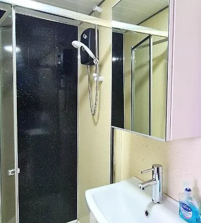 게스트하우스 Spacious Ensuite In Centre - Five Star Amenities - Excellent Location 에든버러