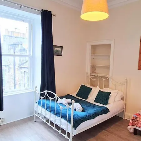 Spacious Ensuite In Centre - Five Star Amenities - Excellent Location Edinburgh