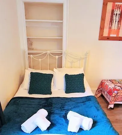 Spacious Ensuite In Centre - Five Star Amenities - Excellent Location * 에든버러