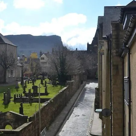 Next To The Palace And Royal Mile With Parking 아파트