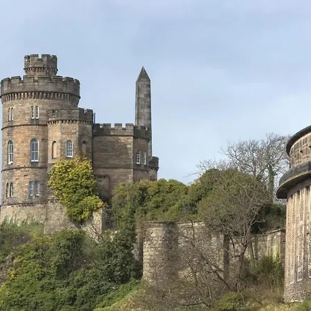 Next To The Palace And Royal Mile With Parking Edinburg