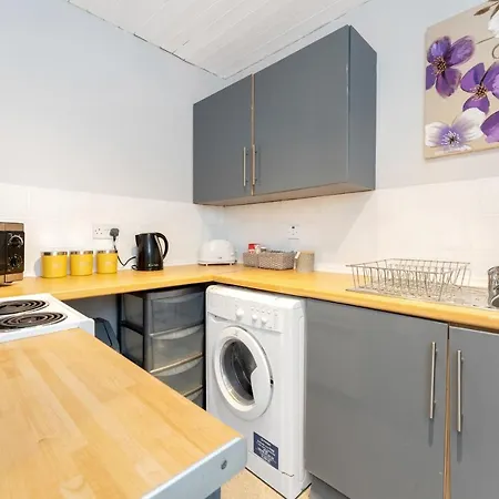 2 Bedroom Centre - Royal Mile - Castle & Waverley Train Station - Sleeps 4 Apartment *