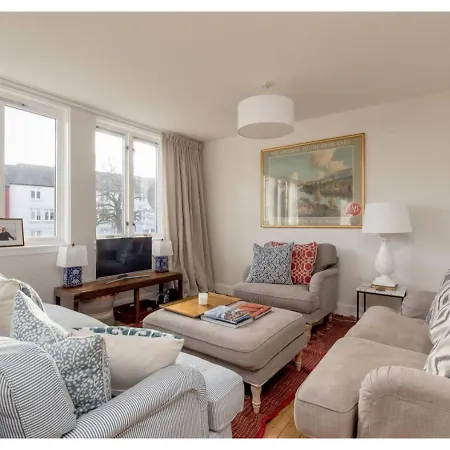 Altido Stylish Townhouse In Cool Stockbridge Apartment *