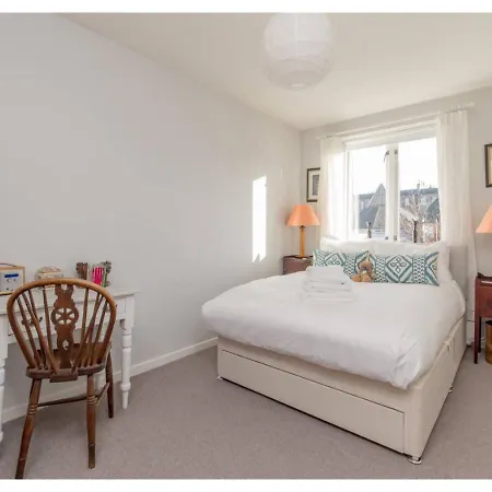 Altido Stylish Townhouse In Cool Stockbridge Apartment Edinburgh