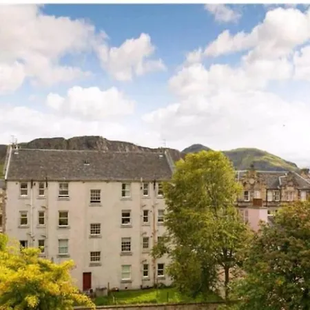 Appartement And *