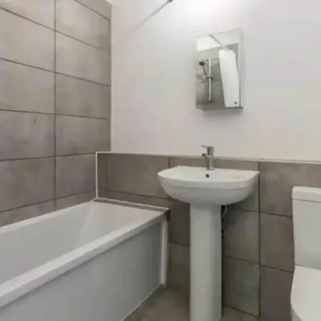 Appartement And *