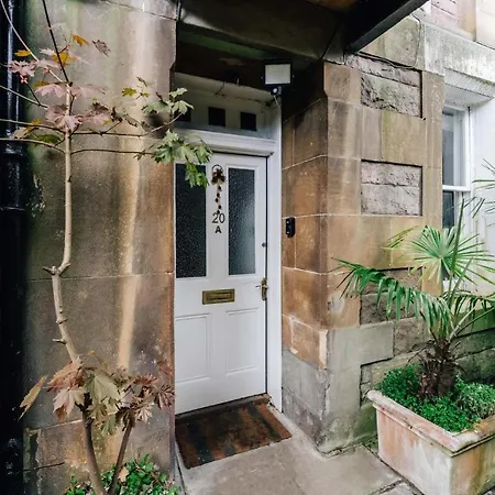 Special Basement Close To The Meadows Apartment *