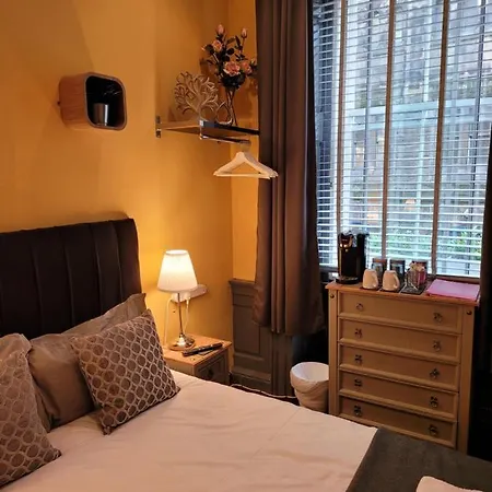 Guest house The - No 8 *