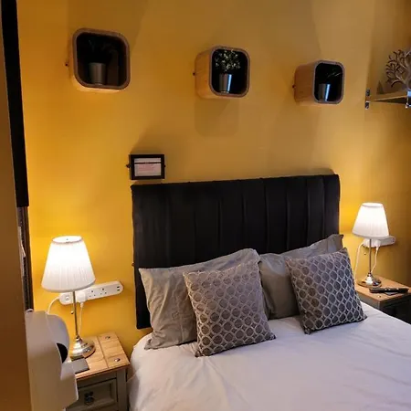 Guest house The - No 8 Edinburgh