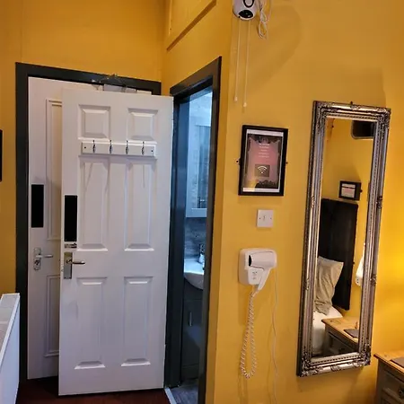 The - No 8 Édimbourg