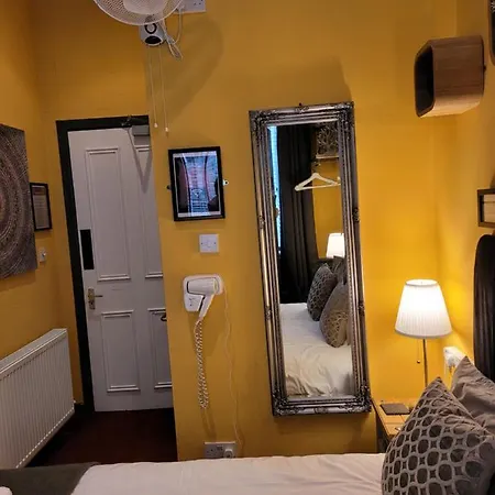 The - No 8 Gasthuis *