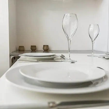 Apartment Centre 2 Bedroom Main Door Edinburgh