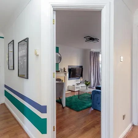 شقة Stylish 2 Bedroom In