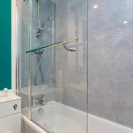 Stylish 2 Bedroom In