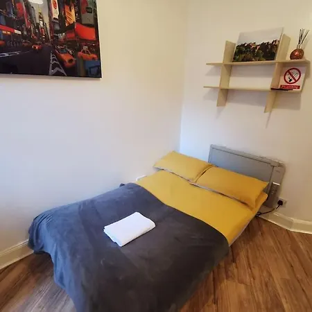 Grassmarket Bijou Budget Ground Floor *
