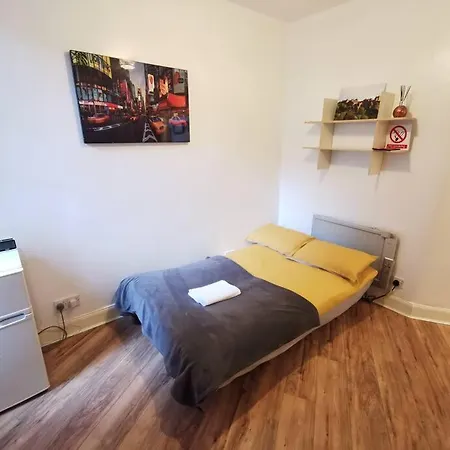 Grassmarket Bijou Budget Ground Floor *