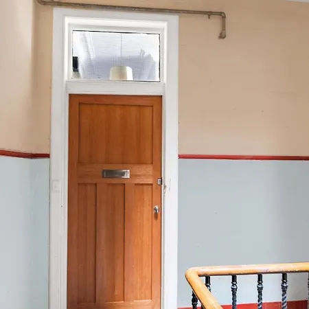 2 Bedroom Centre - Royal Mile - Castle & Waverley Train Station - Sleeps 4 Apartment