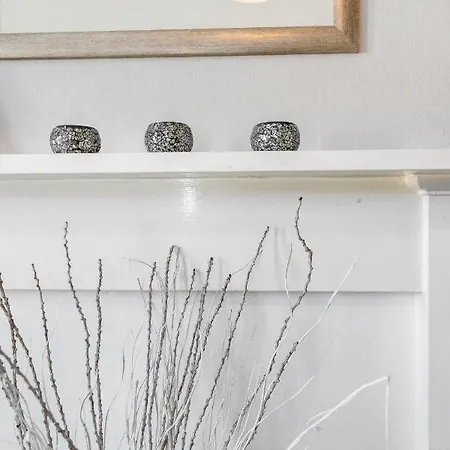 2 Bedroom Centre - Royal Mile - Castle & Waverley Train Station - Sleeps 4 Apartment *