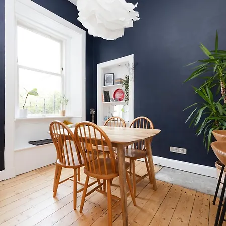 Altido Striking Apt Near Fountain Park * Edinburgh