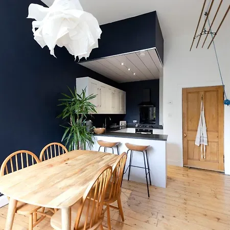 Altido Striking Apt Near Fountain Park Appartement Edinburgh