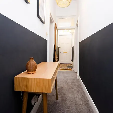 Altido Striking Apt Near Fountain Park Appartement Edinburgh