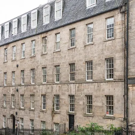 Bright And Modern 2 Bed Edinburgh