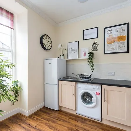 Bright And Modern 2 Bed