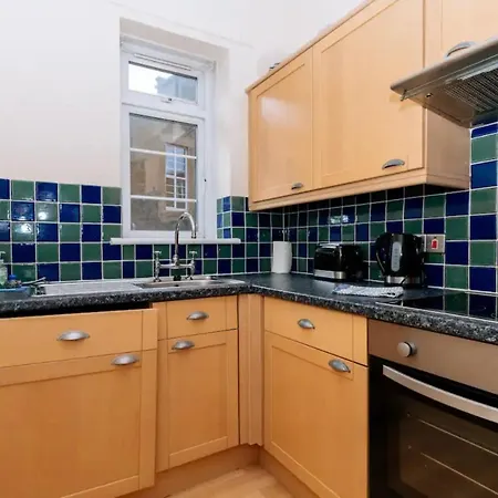 Cosy 2 Bedroom Flat In Craigleith *