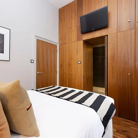 Joivy Chic 2br With Views At The Heart Of Old Town Appartamento