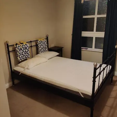 Next To The Palace And Royal Mile With Parking Edinburg
