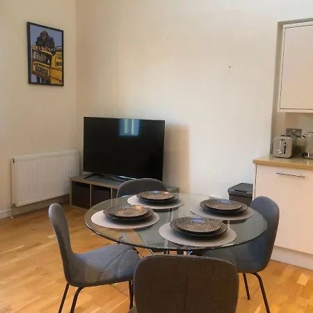 Private Parking 2 Bed 2 Bath