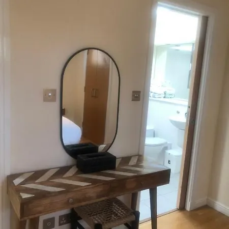Private Parking 2 Bed 2 Bath Edinburgh
