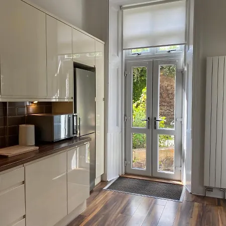 Apartman Lovely Main Door 2 Bed