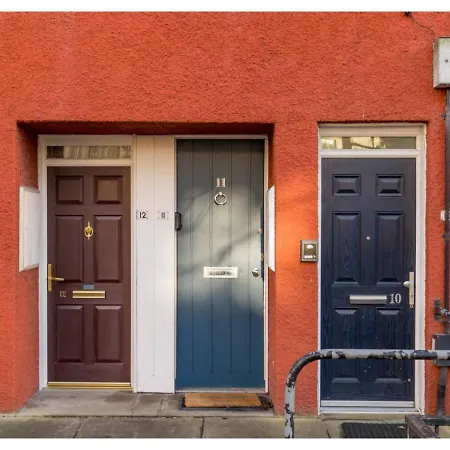 Altido Stylish Townhouse In Cool Stockbridge Apartment