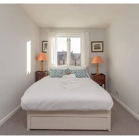 Altido Stylish Townhouse In Cool Stockbridge Apartment *