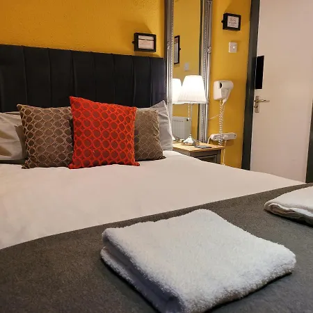 The - No 8 * Édimbourg