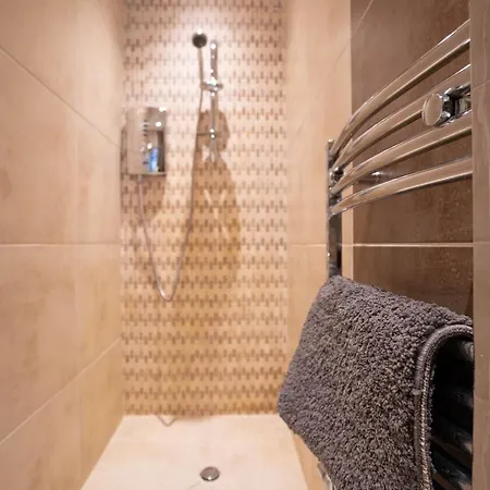 Special Basement Close To The Meadows Appartement