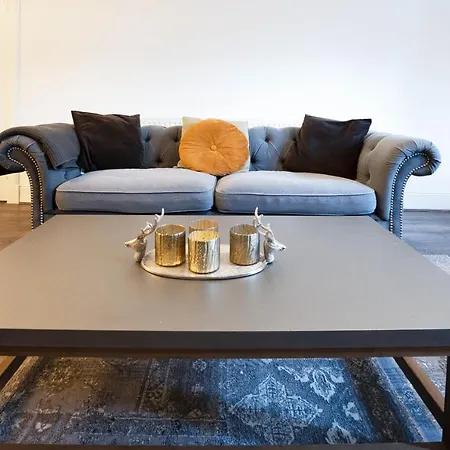 Special Basement Close To The Meadows Апартаменты