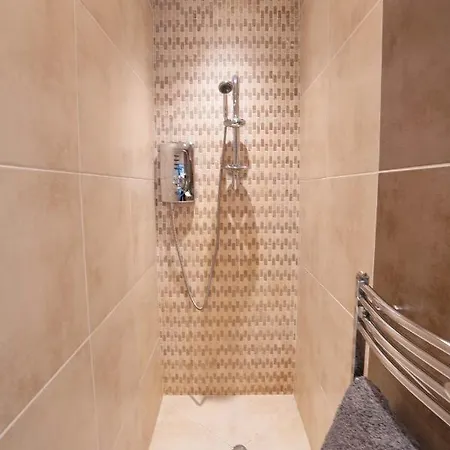 Special Basement Close To The Meadows