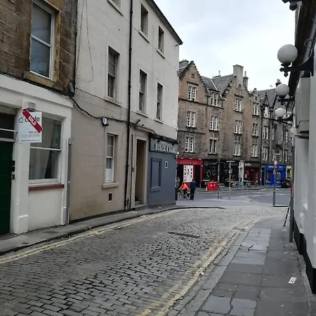 Grassmarket Bijou Budget Ground Floor Apartment Edinburgh
