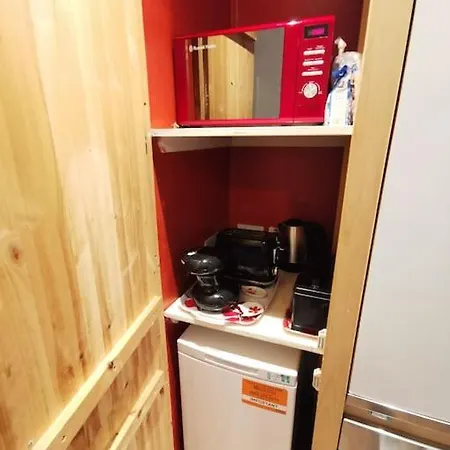 Grassmarket Bijou Budget Ground Floor Apartment *