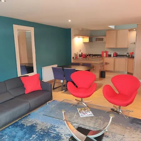 West End & Eicc With Parking Apartment *