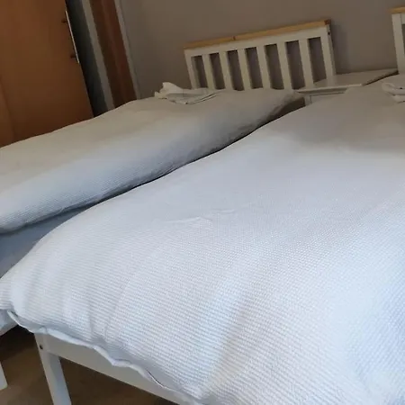 West End & Eicc With Parking 아파트 *