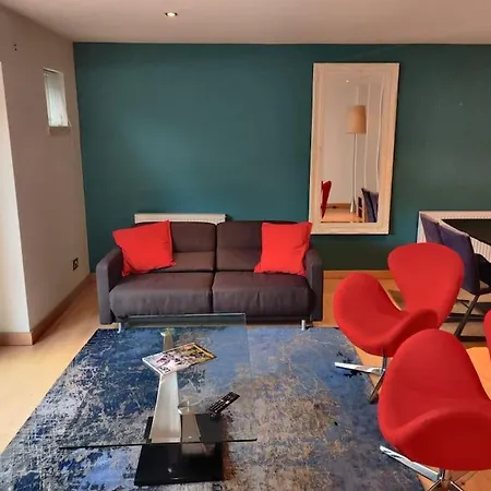 Apartamento West End & Eicc With Parking *