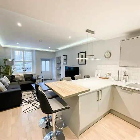 شقة Modern 3 Bedroom Apartment, West End إدنبرة