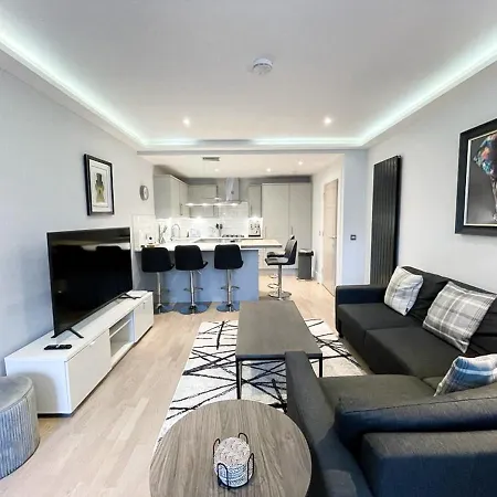 Modern 3 Bedroom Apartment, West End * Edinburgh