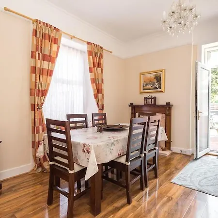 Ferienhaus Abercorn Semi-detached House Edinburgh