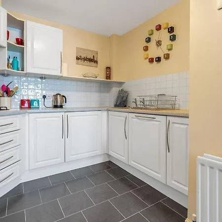 Modern 1br Flat - Free Parking + Lift Apartament