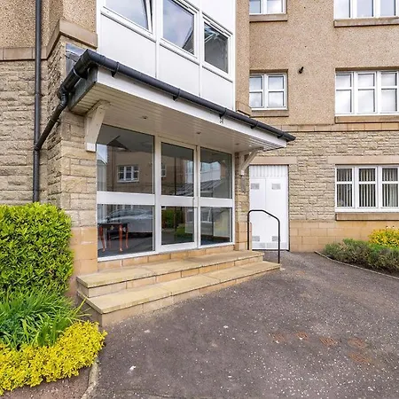 Modern 1br Flat - Free Parking + Lift * Edynburg